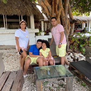 Meet your Posher, Cesar a.